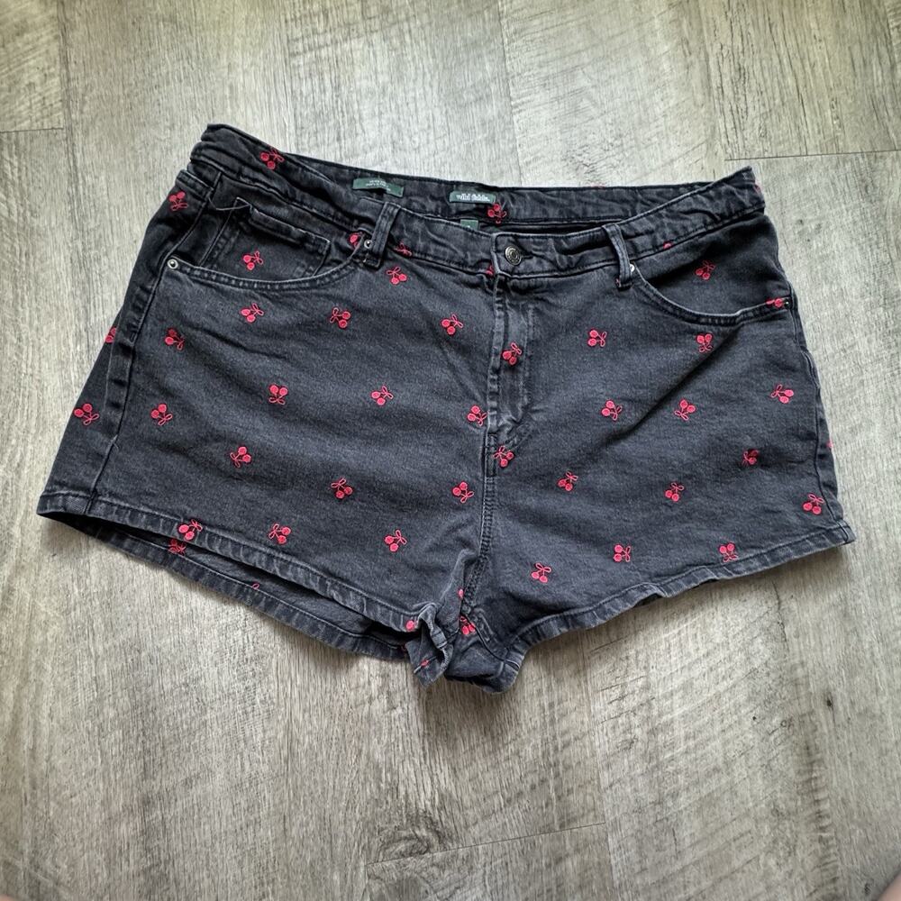 Wild Fable Shorts Womens 18 Black Embroidered Cherries EasyRigid Mid Rise Denim